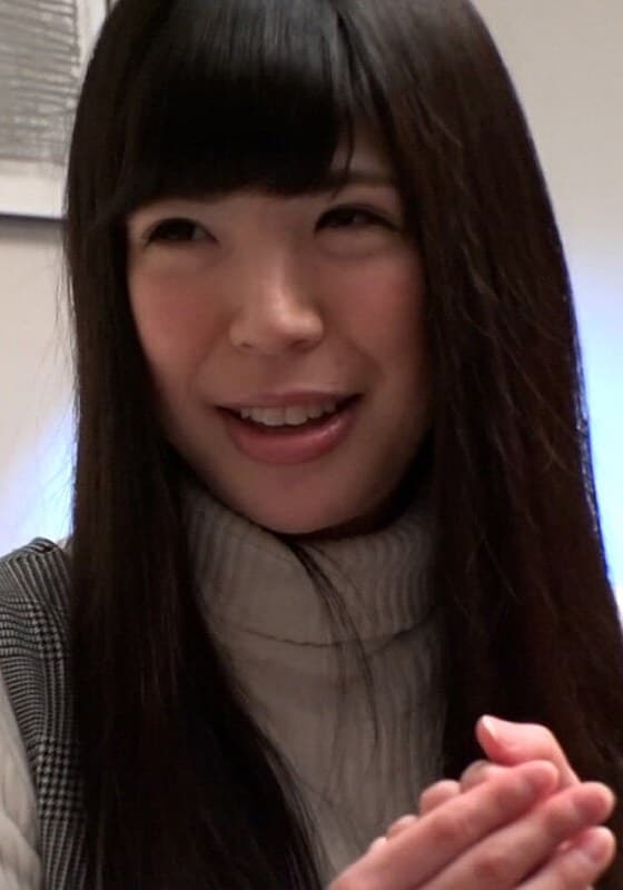 街行く綺麗な若奥様をホテルに誘いアンケート調査！不倫や旦那との性生活を赤裸々告白！欲求不満のカラダはダメといいつつ舌を絡めて感じはじめ…