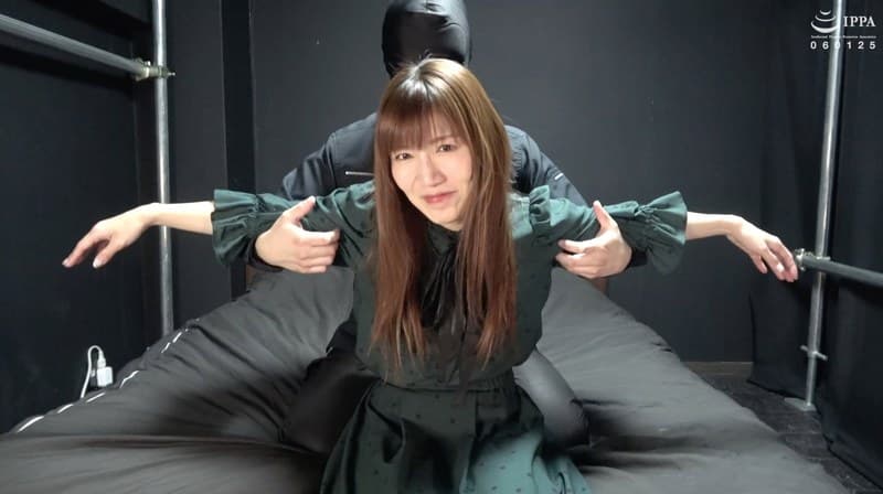 くすぐったいところが極端なお姉様をくすぐりチェック! 美泉咲