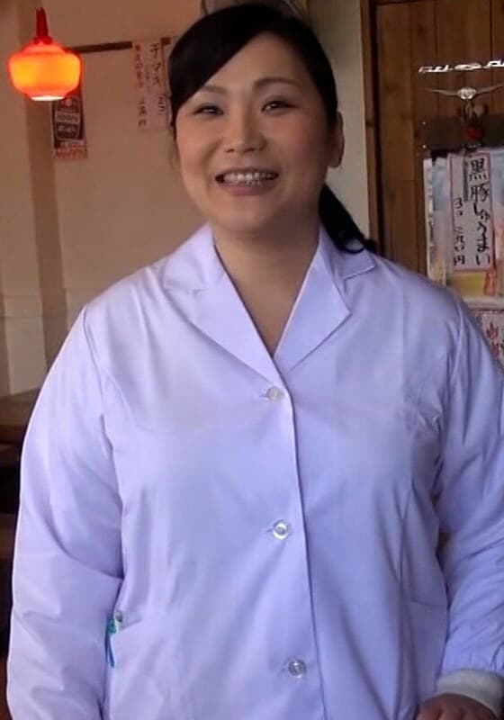 行列のできる中華屋さんの美人女将が旦那に内緒でAV出演!?人生初のカメラの前でのSEXに爆乳揺らしてぶっ飛び破廉恥性交!
