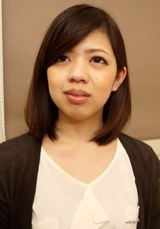 不倫モデル!?ナンパ師の巧みな話術に流されて脚を広げる欲求不満な奥様!
