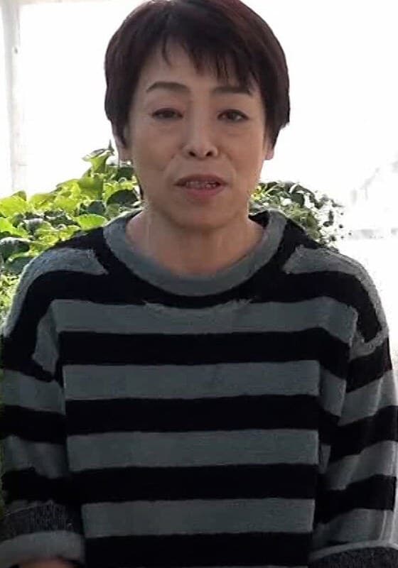 苺農家の六十路熟女さんがAVに応募!挨拶を交わすと苺ハウスの中での大胆初撮りSEX!