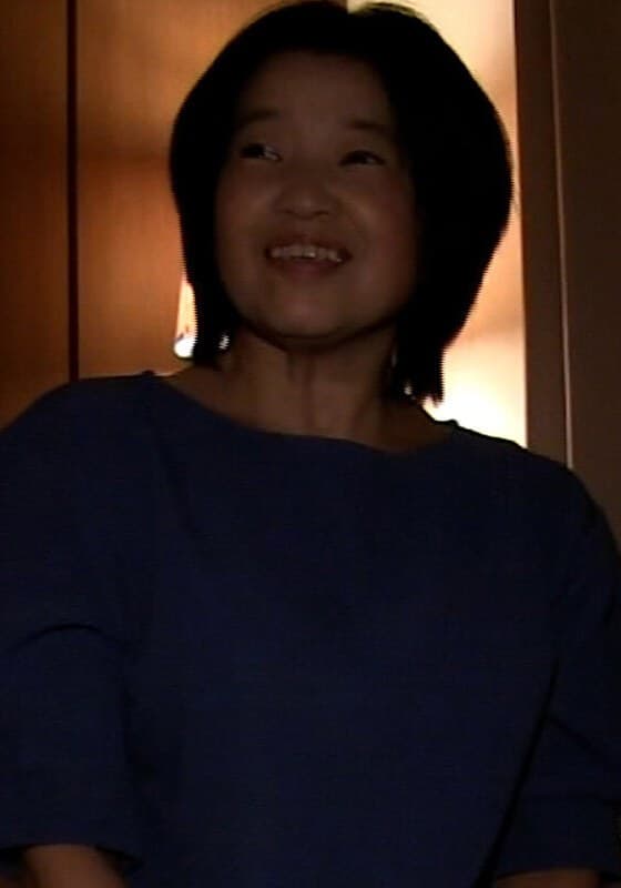 SEXの匂いのしない地味目な熟女がAV出演!?エッチしてる姿が想像できない熟女の潮垂れ流しのエロギャップSEX