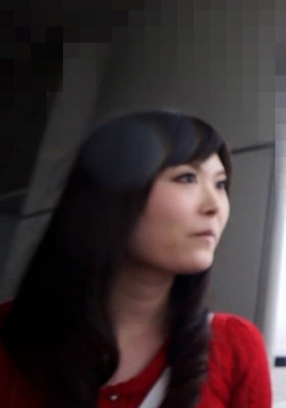 主婦友から呼び出されて30分でホテルに連れ込まれ他人棒をもろ出しされて…電マ責めでイキまくり!