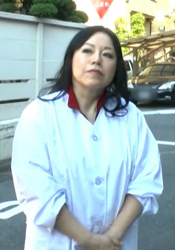 商店街の男達をいじめる傲慢なそば屋のおばさんを成敗レ○プ!