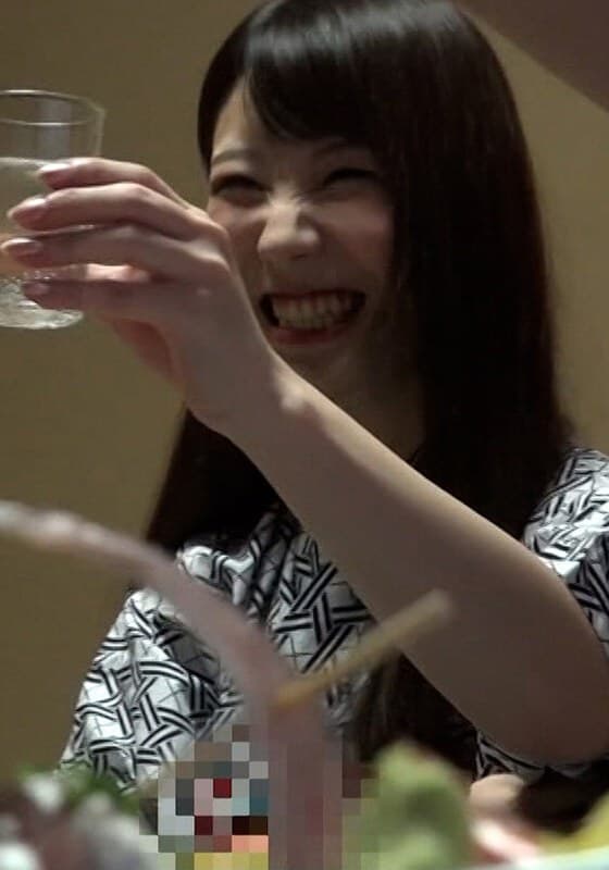 読者モデルのバイトの巨乳奥様を騙して盗撮&ハメ撮りSEX!