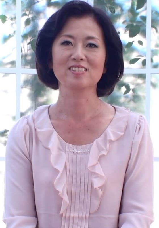 バツイチ52歳熟女が決意のAV出演!清潔感溢れる熟女が淫乱熟女に変貌してイキまくりの中出しSEX!