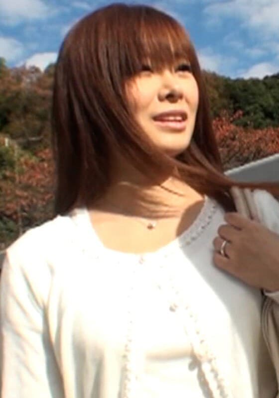 女性だけのスタッフで街頭インタビューと誘い車の中でオナニー見せて!女同士で大胆になる巨乳若妻の初レズSEX!