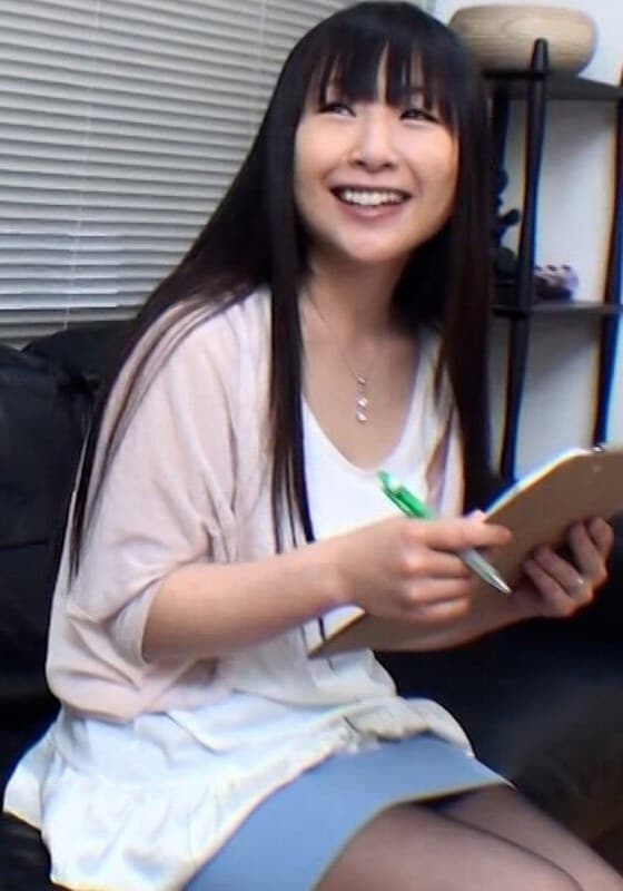 経験人数ひとりのうぶな若妻に人生2本目の肉棒を見せつけなし崩し的に嵌めまくりSEX!