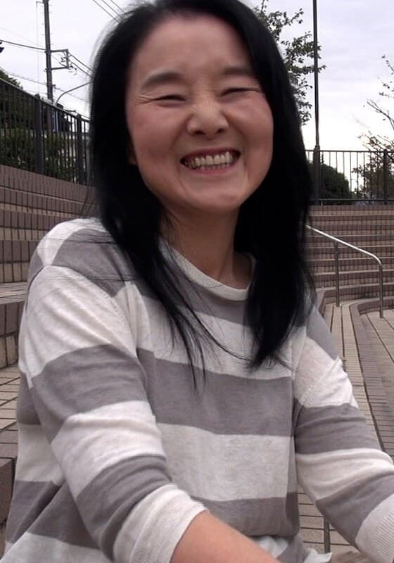 人生初の浮気SEXをAV出演で楽しむ遅咲き控え目熟女の本気イキの中出しSEX!