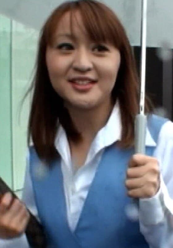 休憩時間中のOLさんに旅行券を餌にセクシー下着見せをお願い!制服姿で乱れまくる実はエロい快楽堕ち生嵌めSEX!