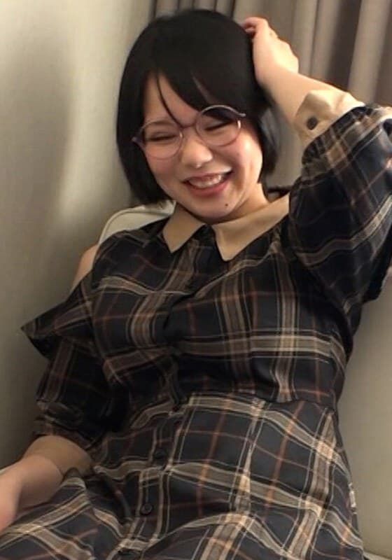高身長がコンプレックスと言う上京したての巨乳若妻さんをナンパしてホテルで即ハメSEX!