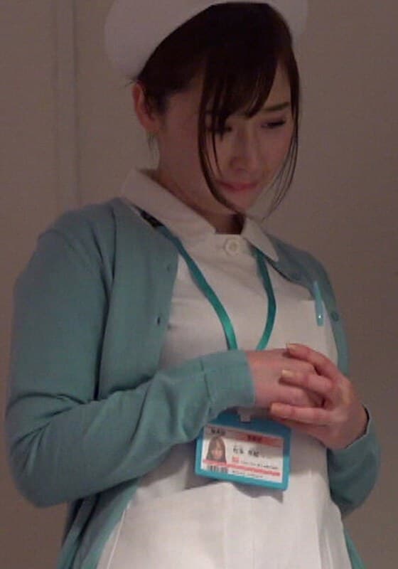 結婚3年目の看護師にギン勃ちチ●ポを見せてフェラ抜き!深夜、性欲に火がついた看護師は声を●して快楽堕ち…!