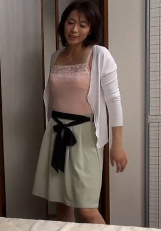 欲求不満の熟れたカラダを抑えることの出来ない性獣と化した母!息●のチ●ポに本能丸出し中出しSEX!