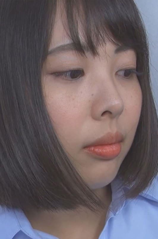 痴●の手マンに耐えられず潮吹き!我慢できずにトイレで貪り合う