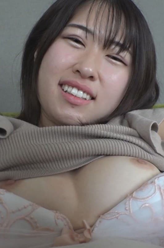 エロすぎるプリケツ!チ○コに吸い付くスケベマ○コに中出し