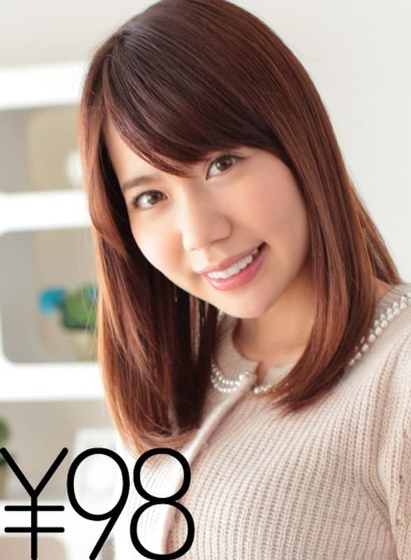 【特価】週刊誌グラビアで初脱ぎ南まゆちゃんのデビュー初セックスがお手頃価格で登場!緊張の中でも笑顔のまゆちゃんに挿入、感じながらも相手を見つめる表情がイイ。対面座位、続く騎乗位でも見つめるまゆちゃん。最後は笑顔で「イッて」と答える優しいまゆちゃんです。