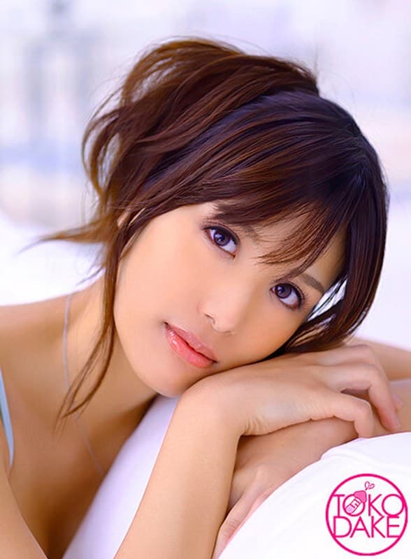 祝!AVを見た事がない女の子のデビュー初セックス!チ○ポ挿れられてピストン中にお馴染みテロップインタビュー。男優のハードピストンに悶えながらも必死に答えてます。バックでパンパン響き渡るピストン、正常位で奥までガンガンピストン。最後は大量顔射! 遠野えま